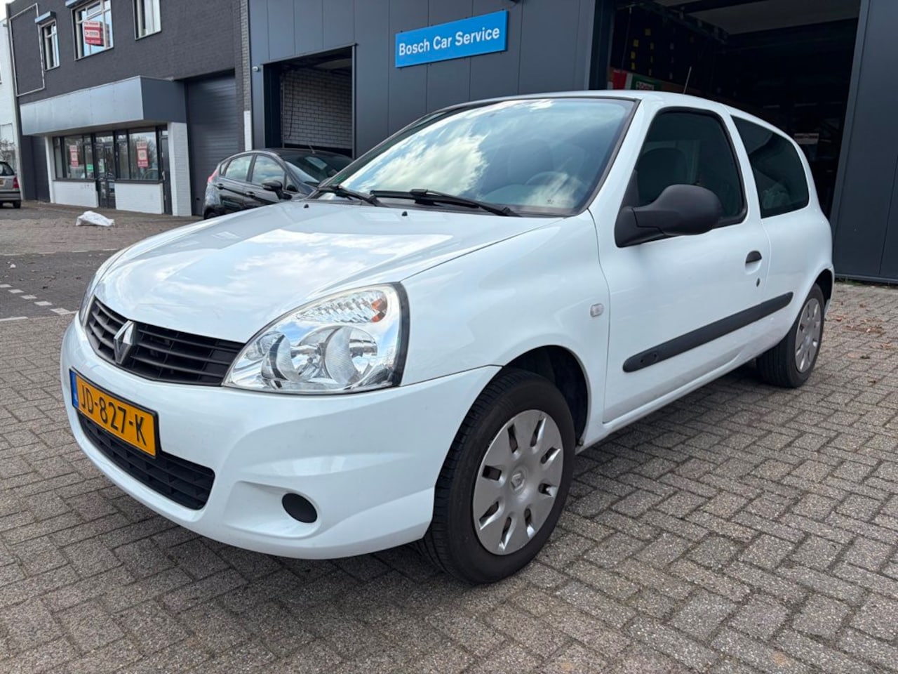 Renault Clio - 1.2 Campus Accès 1.2 Campus Accès, Elektrische ramen APK 03-2027 - AutoWereld.nl