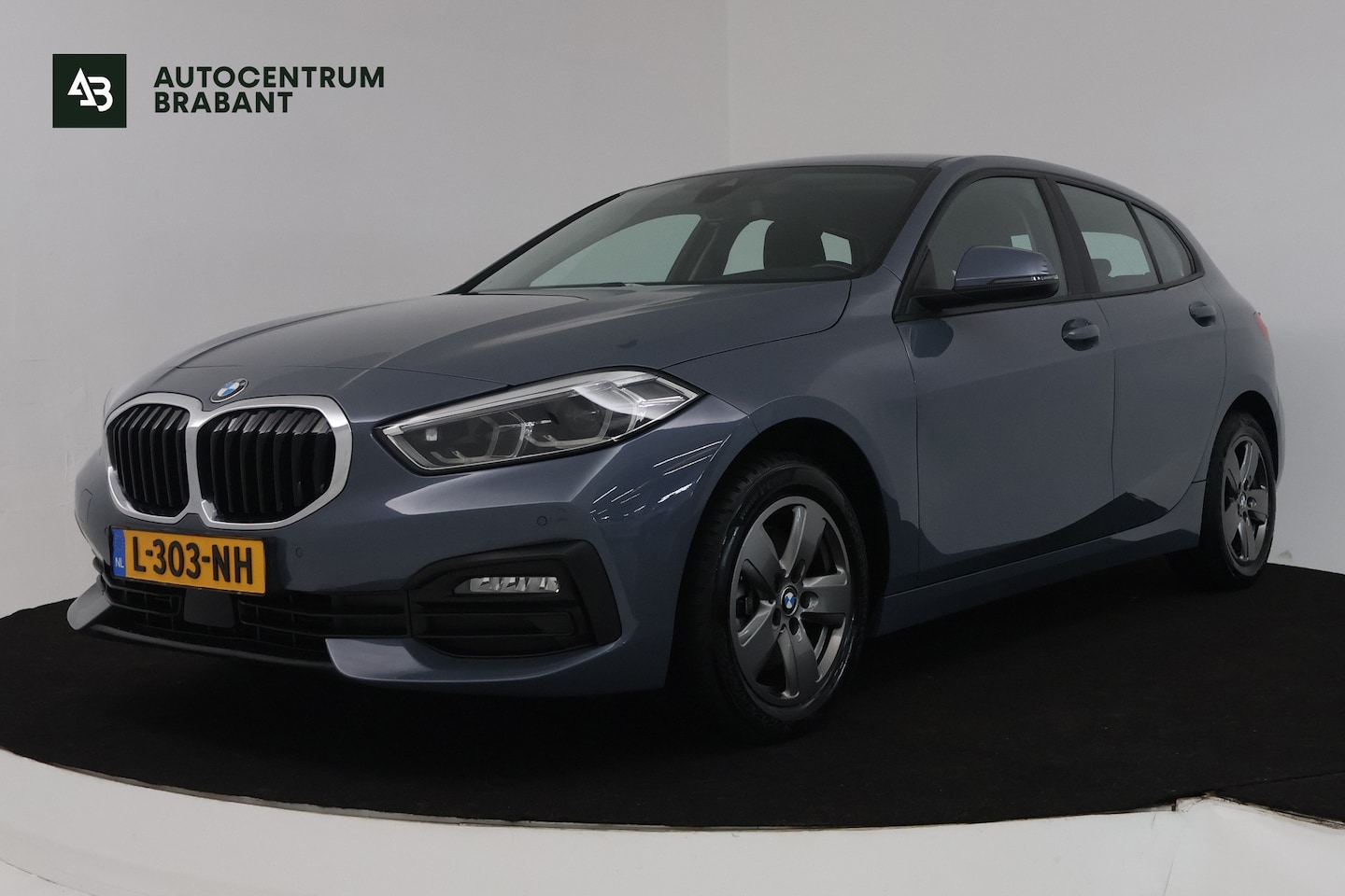 BMW 1-serie - 118i Business Edition (NAVIGATIE, PARKEERSENSOREN, CRUISE CONTROL) - AutoWereld.nl