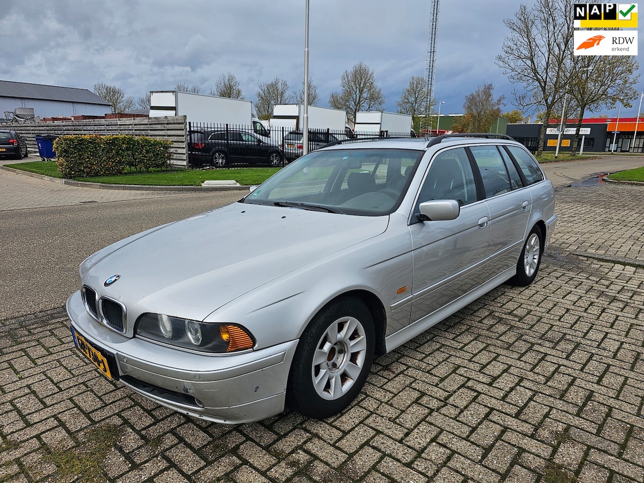 BMW 5-serie Touring - 520i 6 cilinder 2.0 Airco Bj:2002 - AutoWereld.nl