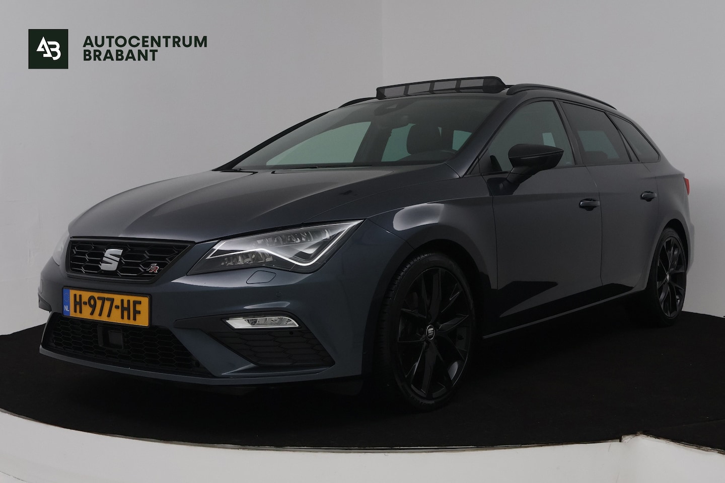 SEAT Leon ST - 1.5 TSI FR Ultimate Edition Black (PANORAMADAK, CAMERA, STOELVERWARMING, NAVIGATIE, PARKEE - AutoWereld.nl