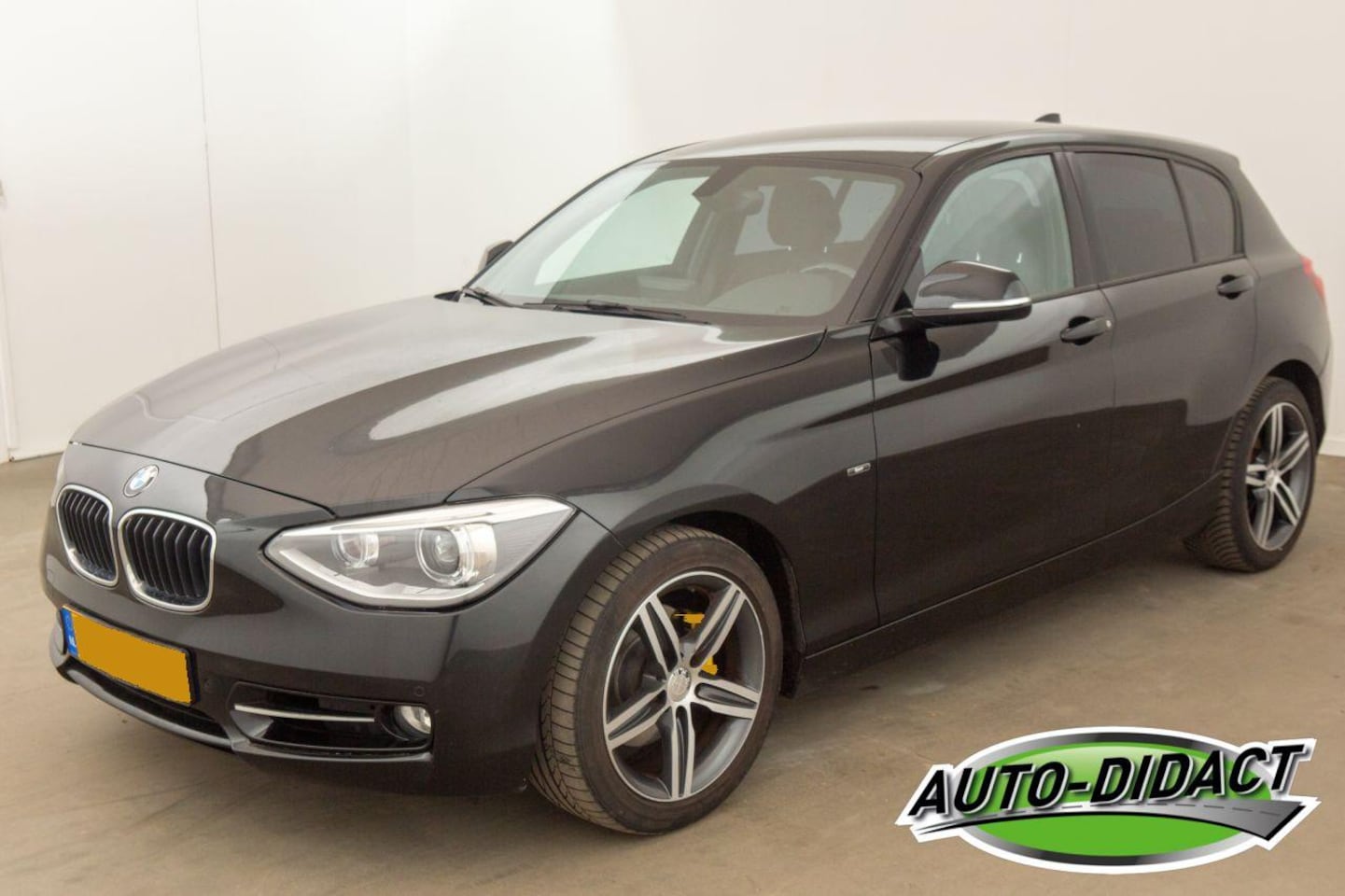BMW 1-serie - 118i Aautomaat Navi Clima Business - AutoWereld.nl
