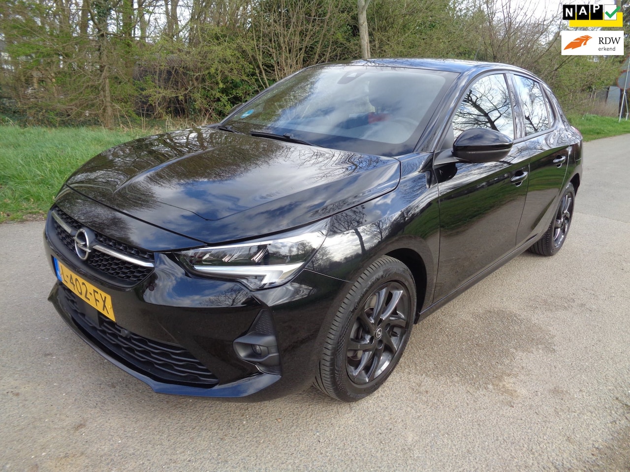 Opel Corsa - 1.2 GS Line Black Edition! Apple carplay! NAP! - AutoWereld.nl