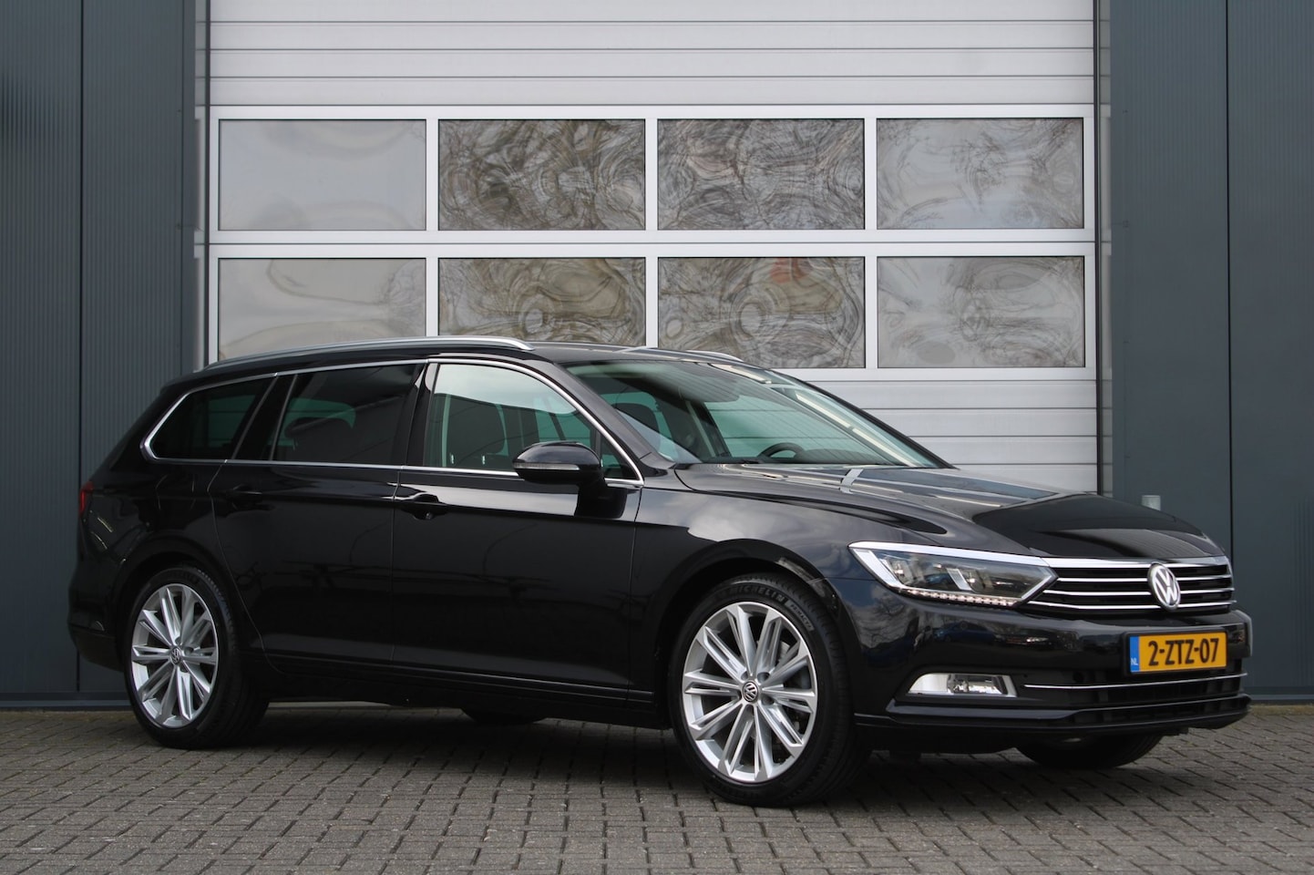 Volkswagen Passat Variant - 1.6 TDI Business Edition 120pk Clima/Cruise/Navi/Bluetooth/PDCv+a/LED/RadioCD.AUX.USB/19"L - AutoWereld.nl