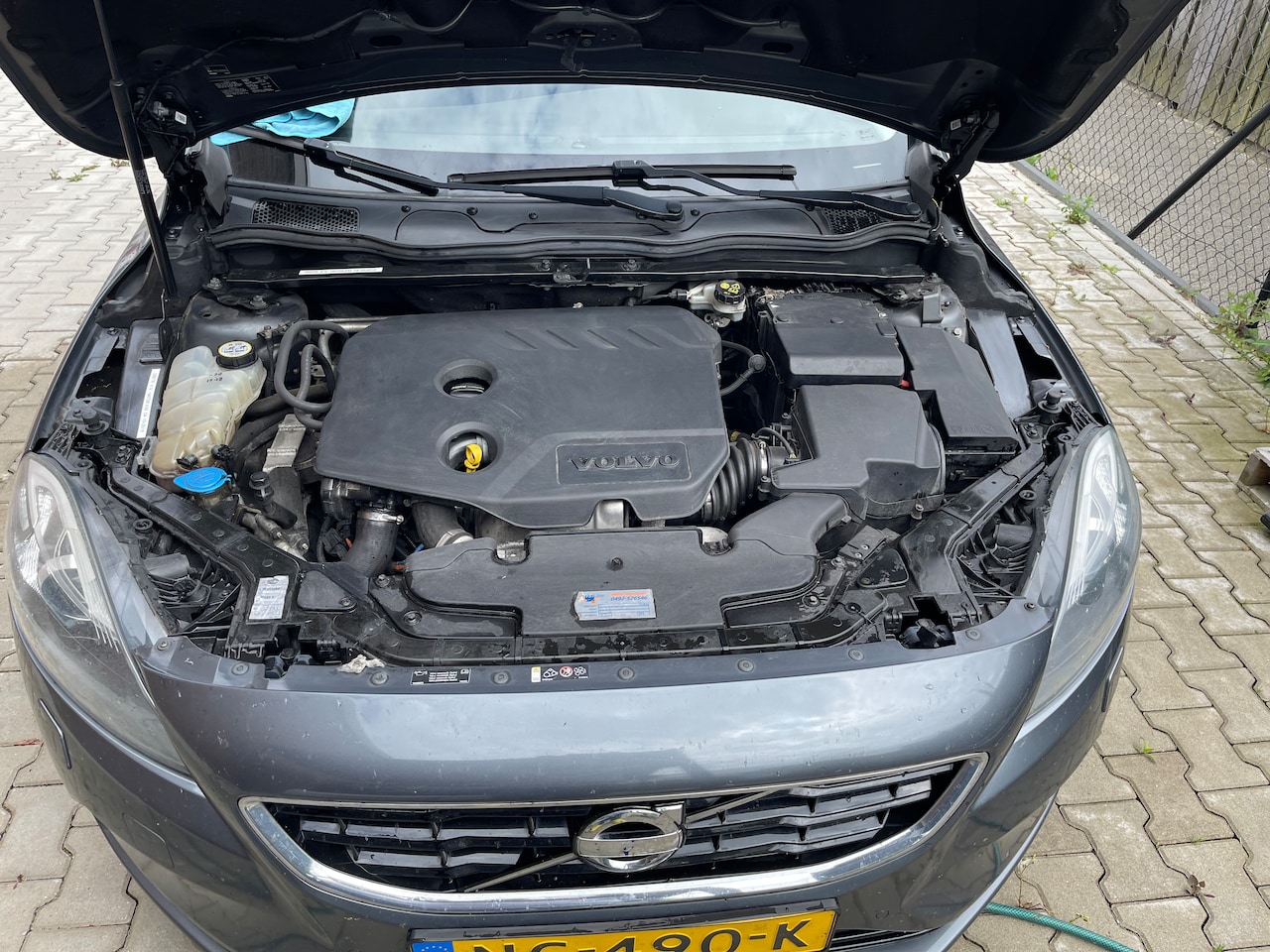 Volvo V40 - 1.6 D2 Summum Trekhaak Leder Navi R-Desing Trekhaak - AutoWereld.nl