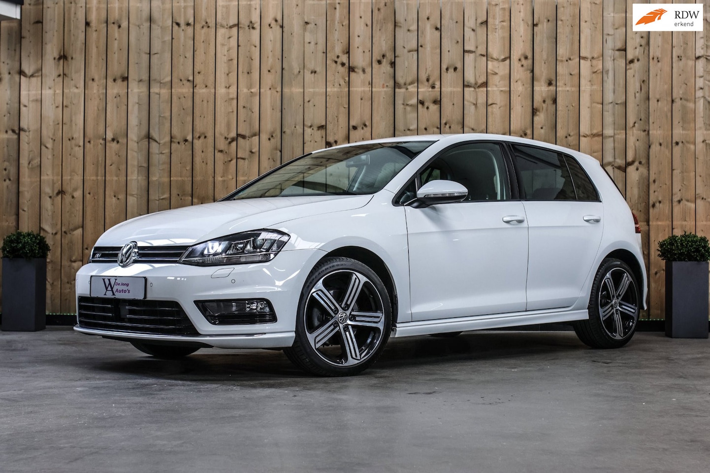 Volkswagen Golf - 1.4 TSI R-Line *Xenon*Camera*Stuurverwarming*ACC*DSG* - AutoWereld.nl