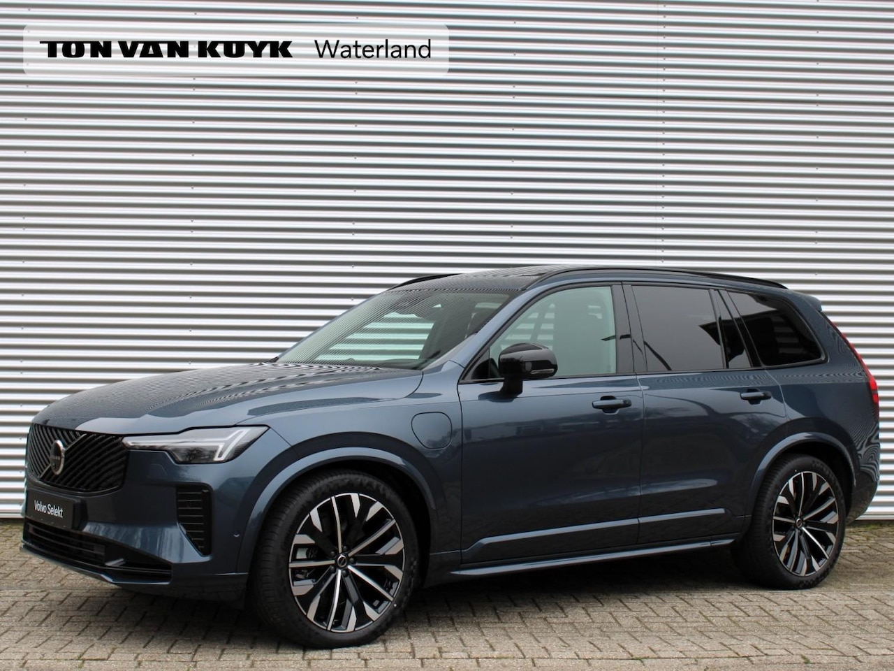 Volvo XC90 - 2.0 T8 Plug-in hybrid AWD Plus Dark Automaat / Panoramadak / Trekhaak / 360* camera / Bowe - AutoWereld.nl