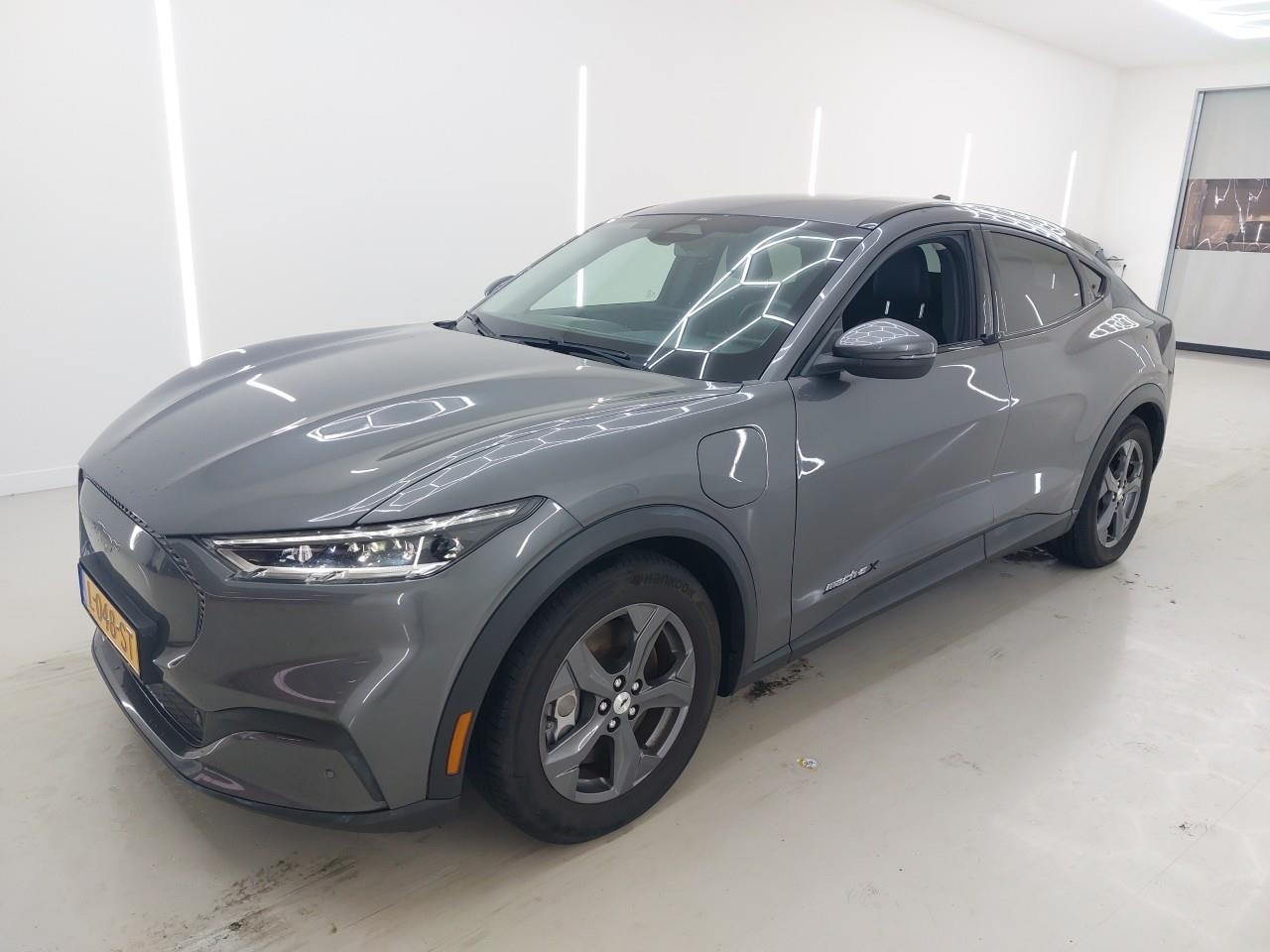 Ford Mustang Mach-E - 98kWh 286pk Extended Range RWD 96% SoH [ LEDER+610KM WLTP+STOEL/STUURWIELVERWARMING ] - AutoWereld.nl