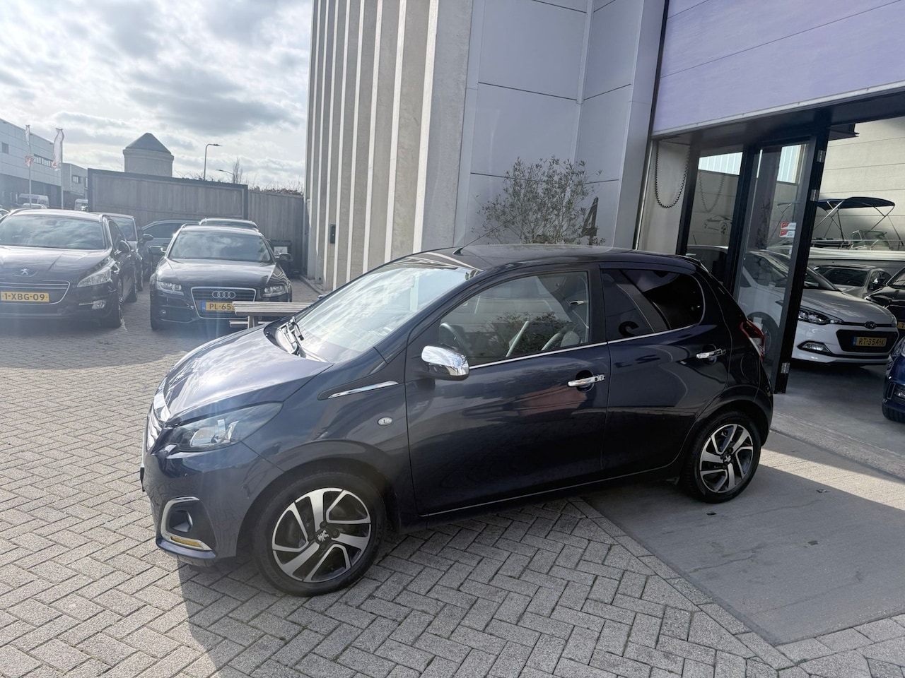 Peugeot 108 - 1.0 e-VTi Première CARPLAY! LED! CLIMA! CAMERA! CRUISE! INRUIL MOGELIJK! - AutoWereld.nl
