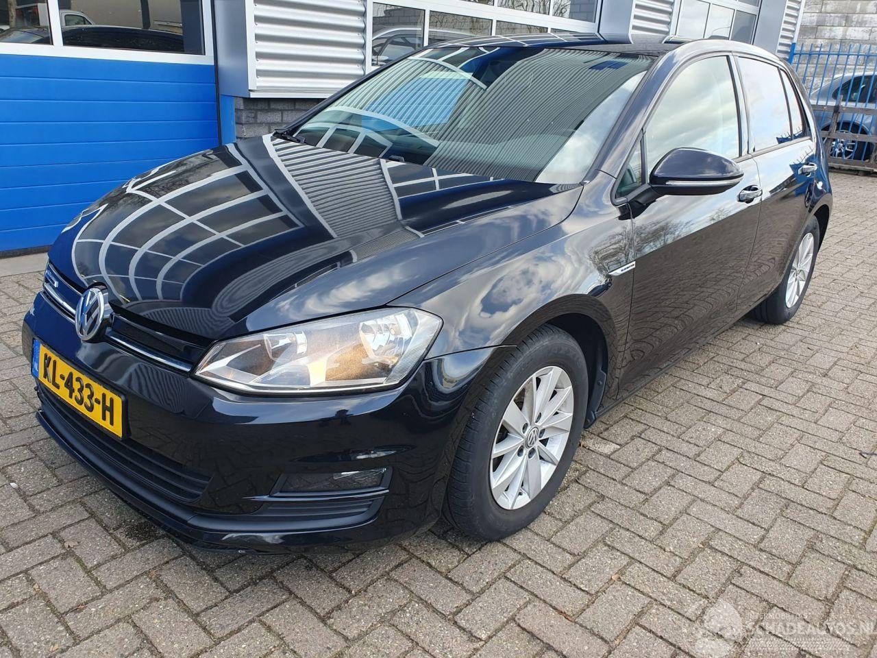 Volkswagen Golf - 1.0 TSI Trendline 1.0 TSI Trendline - AutoWereld.nl