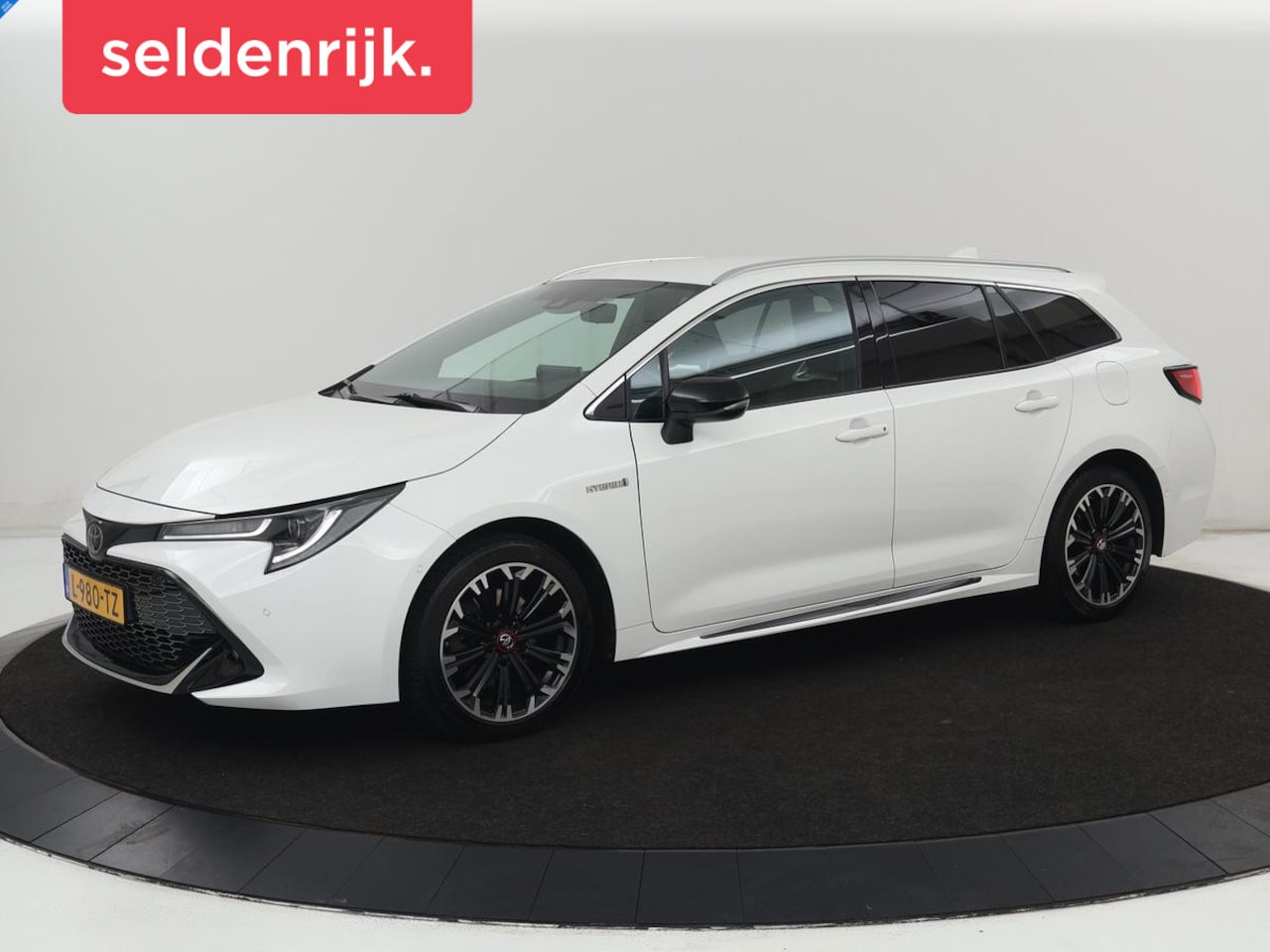 Toyota Corolla - 2.0 Hybrid GR-Sport | Stoelverwarming | Adaptive cruise | Sportstoelen | Carplay | Camera - AutoWereld.nl
