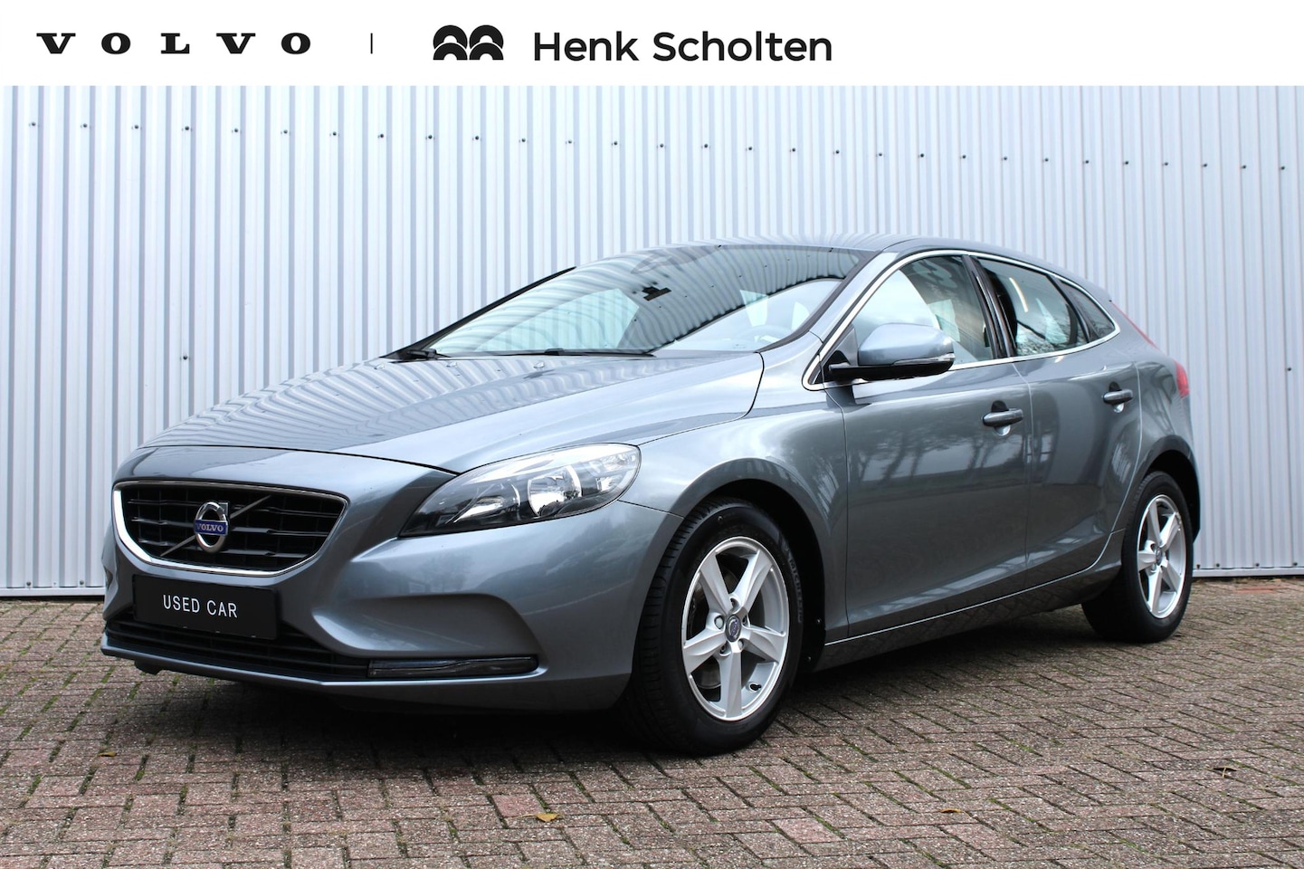 Volvo V40 - T2 Momentum |Navigatie| Bluetooth| Climate Control| Regensensor| Lichtmetalen velgen| LED - AutoWereld.nl