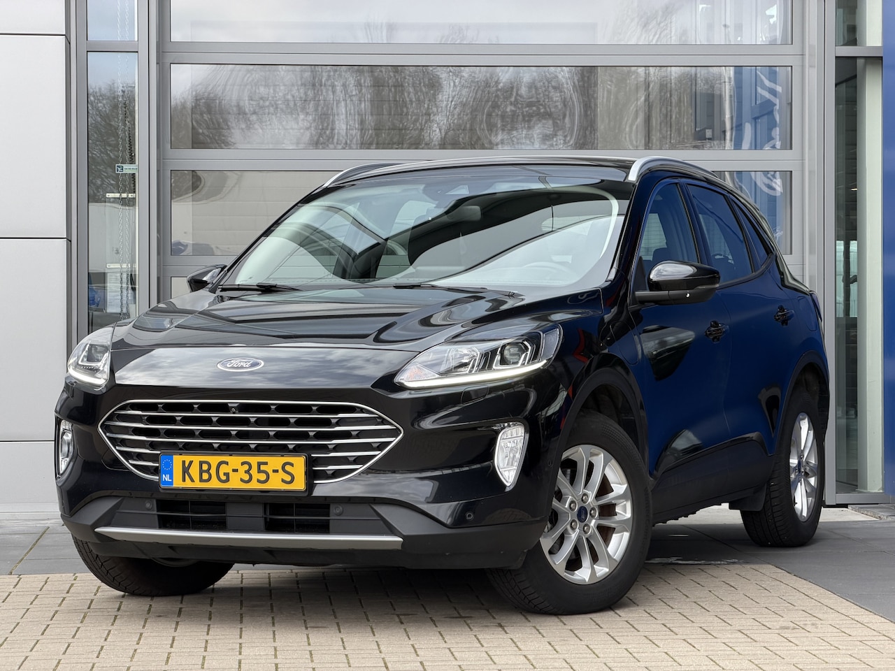 Ford Kuga - 2.5 PHEV Titanium | Adapt. cruise control | Camera | Stoelverwarming | Apple Carplay - AutoWereld.nl