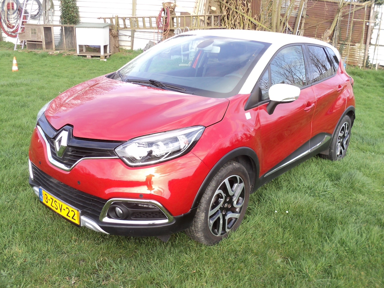 Renault Captur - 1.2 TCe Helly Hansen FULL OPTION + TREKHAAK + 2 SLEUTELS + BOEKJES - AutoWereld.nl