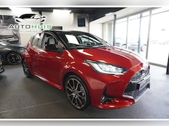 Toyota Yaris - 1.5 Hybrid GR Sport Head up Alcantara Disctronic pdc voor en Achter jbl 18" lm