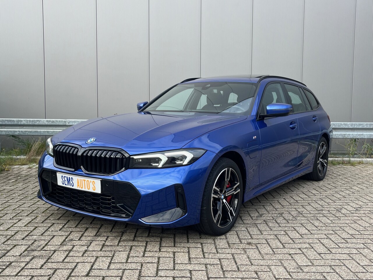 BMW 3-serie Touring - 330e xDrive M-Sport Pano / Trekhaak / Sfeerverlichting - AutoWereld.nl