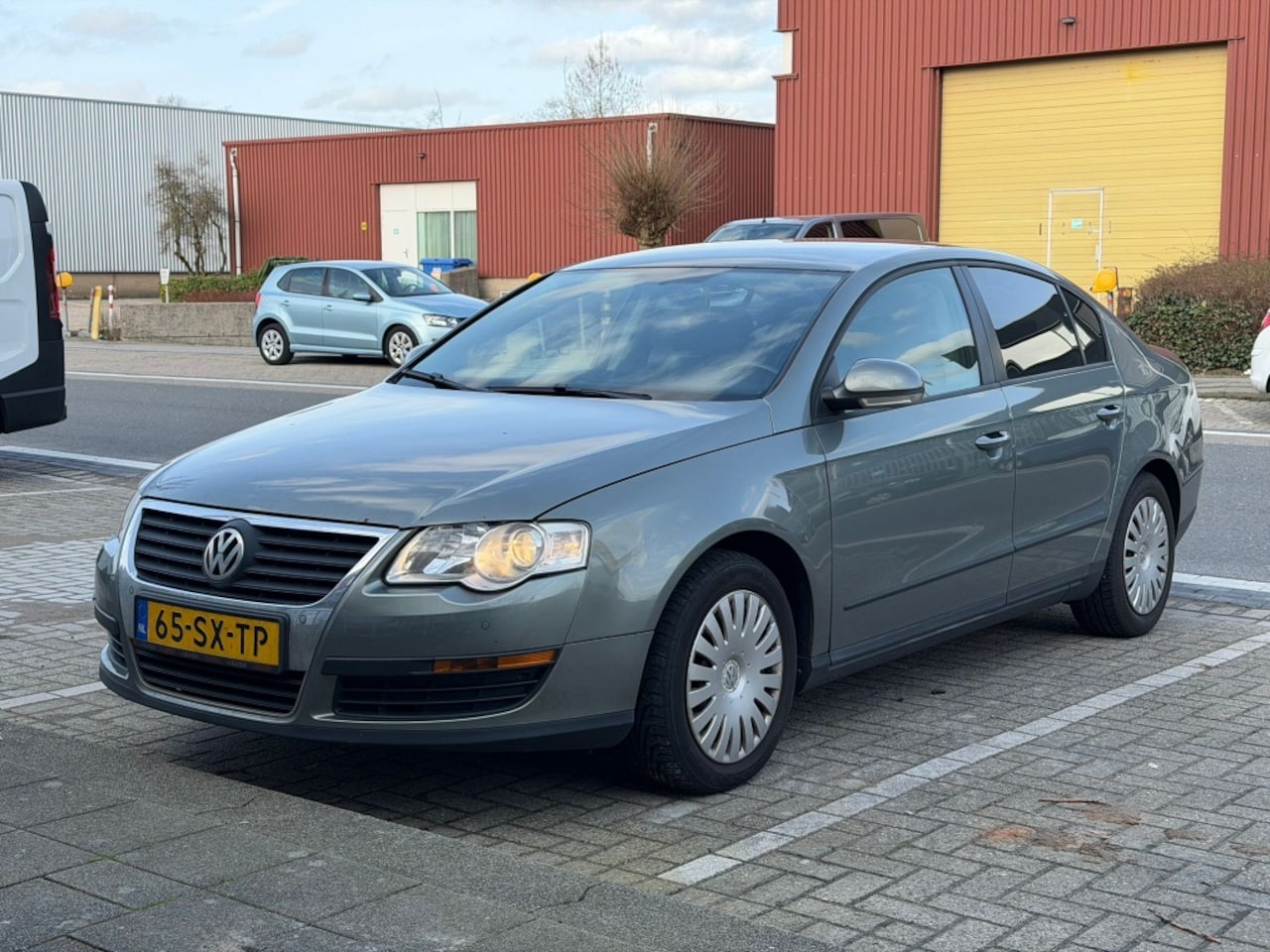 Volkswagen Passat - 1.6 FSI 116PK Sedan Cruise Clima PDC - AutoWereld.nl
