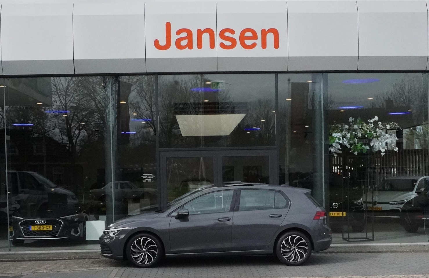 Volkswagen Golf - 1.5 TSI Life Business | PANORAMADAK | CARPLAY | ACC | CAMERA | NAVI - AutoWereld.nl