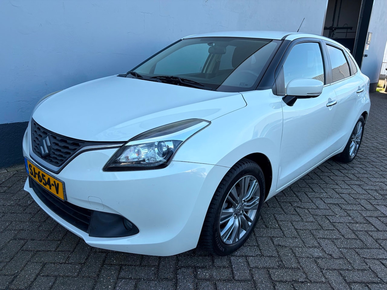 Suzuki Baleno - 1.2 Smart Hybrid High Executive 1.2 Smart Hybrid High Executive - AutoWereld.nl