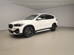 BMW X1 - sDrive18i | LED | HUD | Panoramadak | Trekhaak | Sportstoelen | Elektr. zetels | DAB | Hif