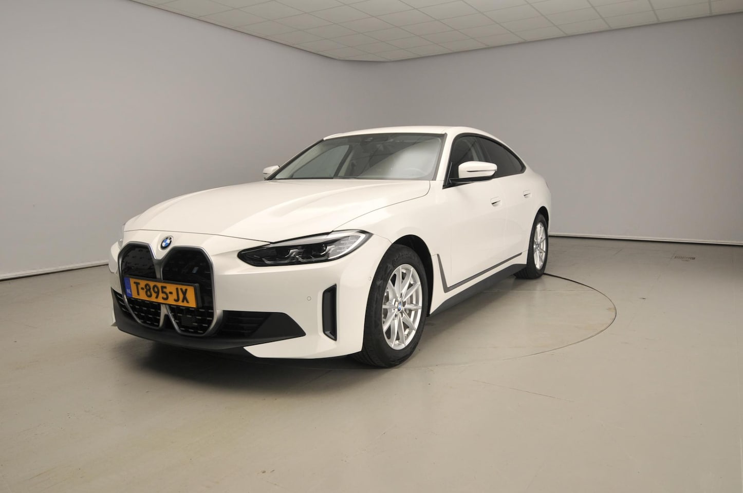 BMW i4 - Gran Coupé eDrive40 | LED | Leder | HUD | Sportstoelen | Stoelverwarming | Achteruitrijcam - AutoWereld.nl