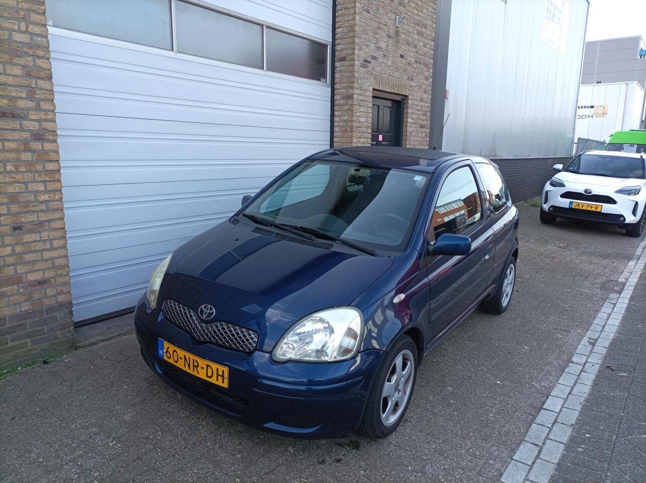 Toyota Yaris - 1.3 VVT-i Sol Automaat APK 04-2027 - AutoWereld.nl