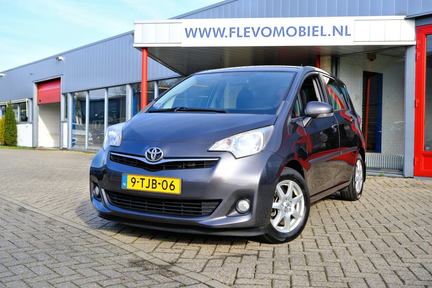 Toyota Verso S - 1.3 VVT-i Aspiration Aut. 1e eigenaar|Dealer O.H.|Clima|Cruise|Camera|Trekhaak - AutoWereld.nl