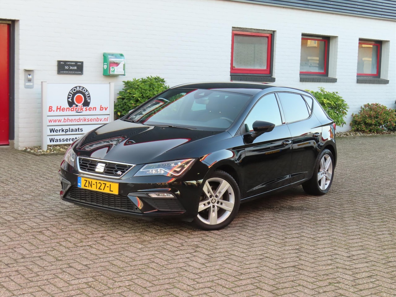 SEAT Leon - 1.5 TSI 130PK FR Business Intense/ All season banden/ Apple Carplay/ Keyless entry/ Naviga - AutoWereld.nl