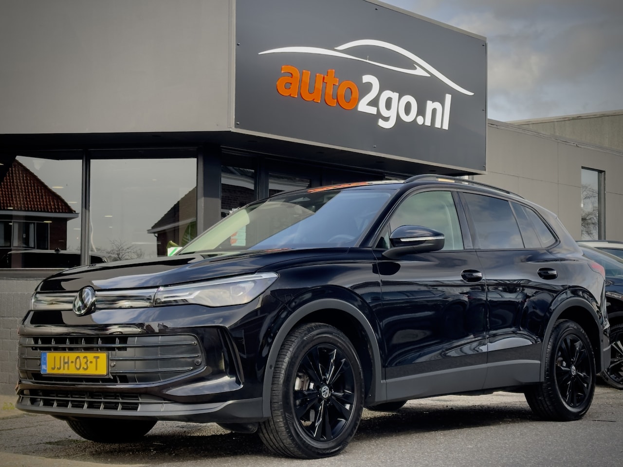 Volkswagen Tiguan - 1.5 eTSI AUT7 BLACK-EDITION 34D.KM NWSTE-MODEL DIGI-DASH APPLE-CARPLY CAMERA LED LMV PDC - AutoWereld.nl