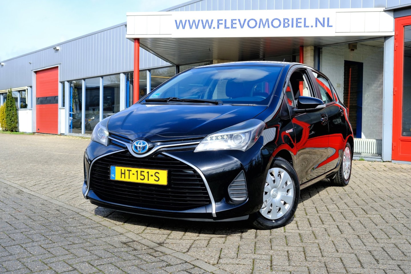 Toyota Yaris - 1.5 Hybrid Aspiration 5-drs Aut. Navi|Clima|Cam|Cruise - AutoWereld.nl