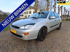 Ford Focus - 1.6-16V Ambiente Automaat Airco 5 Drs Trekhaak