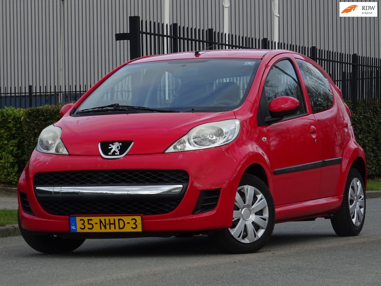 Peugeot 107 - 1.0-12V XS 5DRS 142DKM/NAP/ELEKRAM/APK 02-2027 - AutoWereld.nl