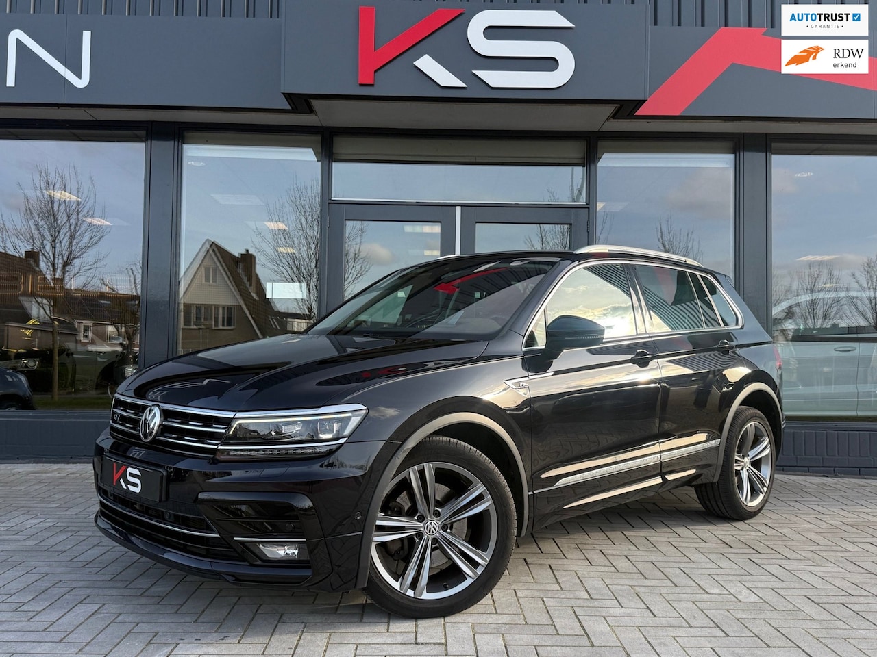 Volkswagen Tiguan - 2.0 TSI 4Motion Highline R Line 180pk Camera Alcantara - AutoWereld.nl