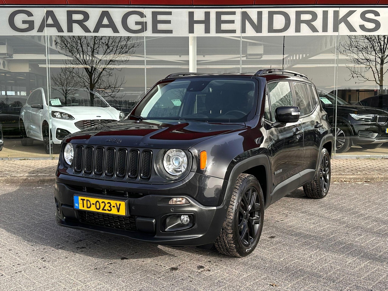 Jeep Renegade - 1.4 MultiAir Night Eagle II Limited Automaat | Trekhaak | Xenon | Adaptive CC | Navi | Dea - AutoWereld.nl