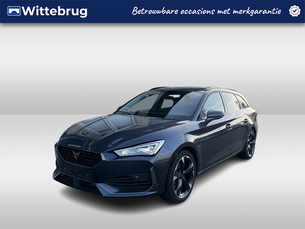 CUPRA Leon Sportstourer - 1.4 e-Hybrid Black Edition / AUTOMAAT/ LEER/ TREKHAAK/ ACC/ PARK.SENSOR.V+A/ CAMERA/ STUUR - AutoWereld.nl