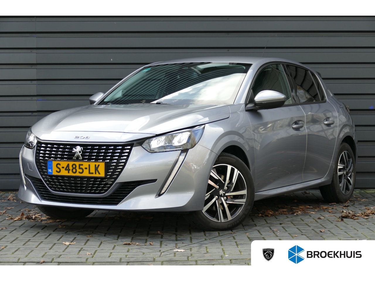 Peugeot 208 - 1.2 PURETECH 100PK 5-DRS ALLURE PACK / NAVI / CLIMA / LED / PDC / 16"LMV / CAMERA / KEYLES - AutoWereld.nl