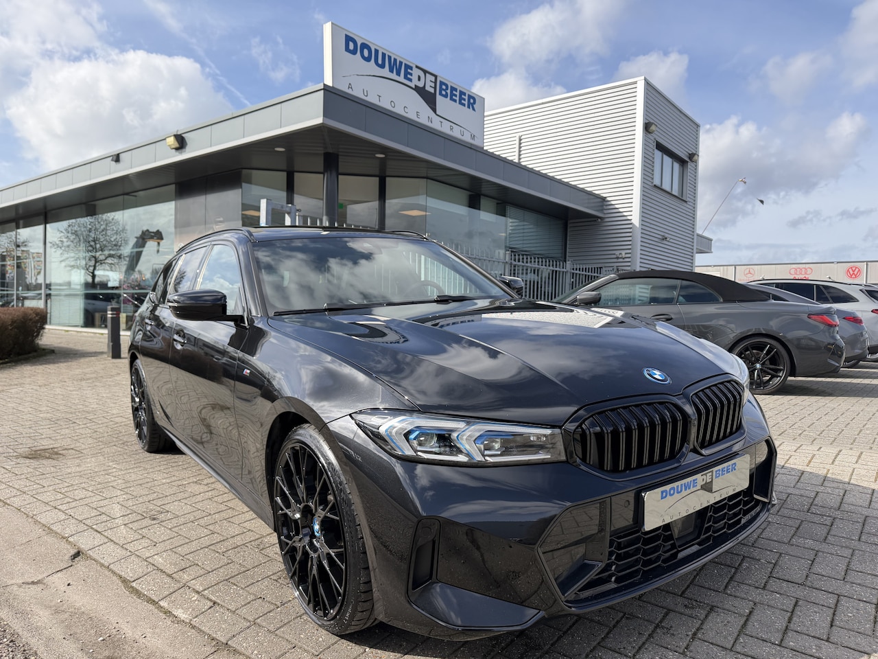 BMW 3-serie Touring - 330e xDrive M Sport Pano-Dak | Adapt. Cruise | M-Stoelen | HUD | Stoelverw. - AutoWereld.nl