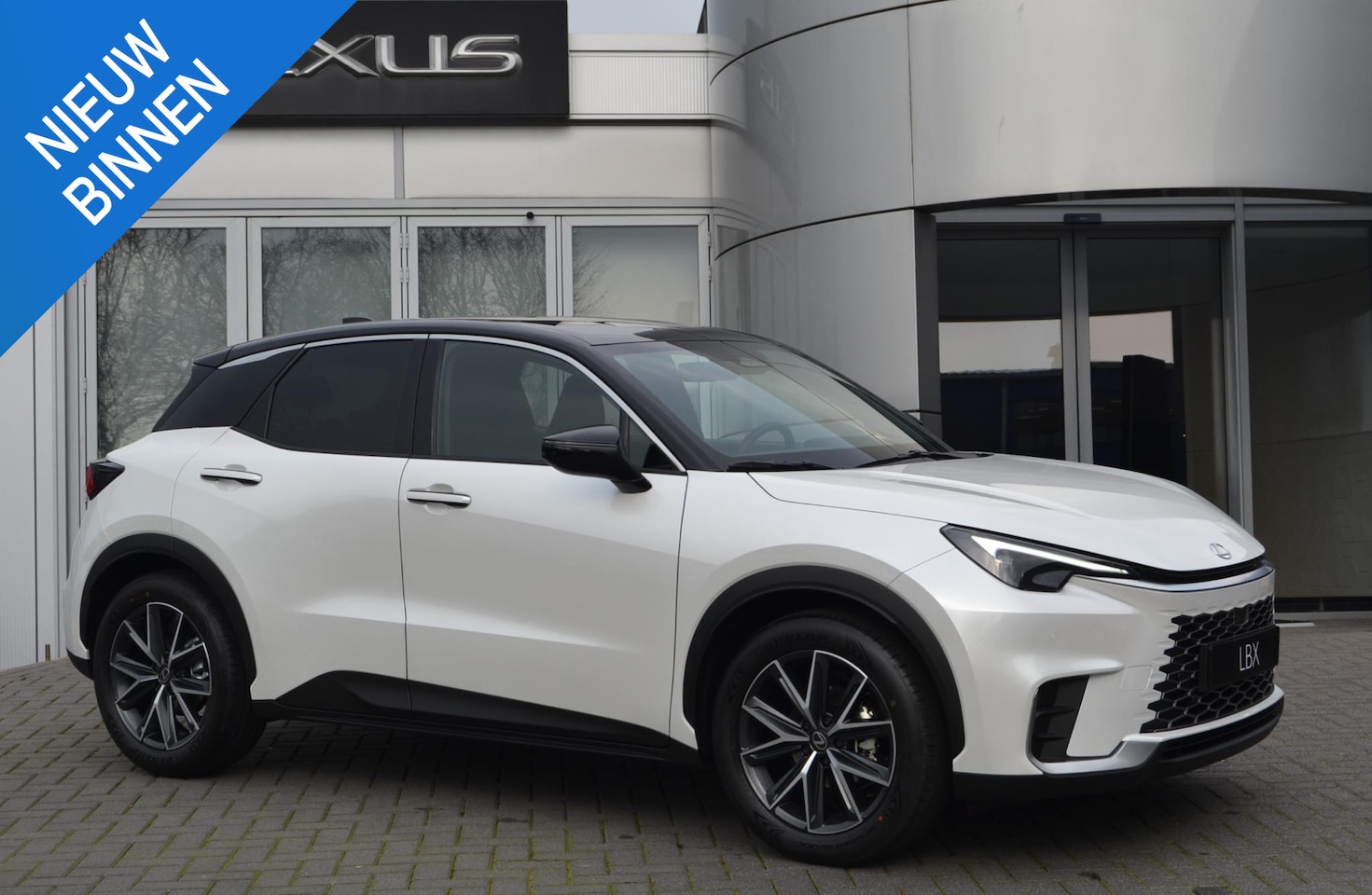 Lexus LBX - Cool 2WD DIRECT LEVERBAAR ELEK-STOEL STOELVERWARMING KEYLESS ELEK-KOFFERKLEP BLIND-SPOT - AutoWereld.nl