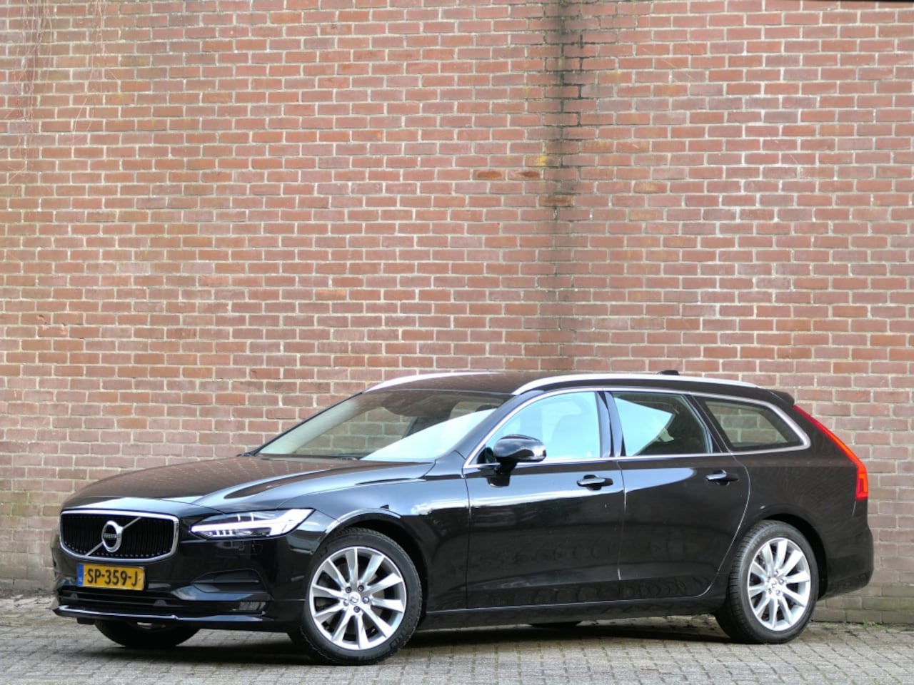 Volvo V90 - T4 AUT Momentum 12MND garantie / Trekhaak / BLIS / Pilo - AutoWereld.nl