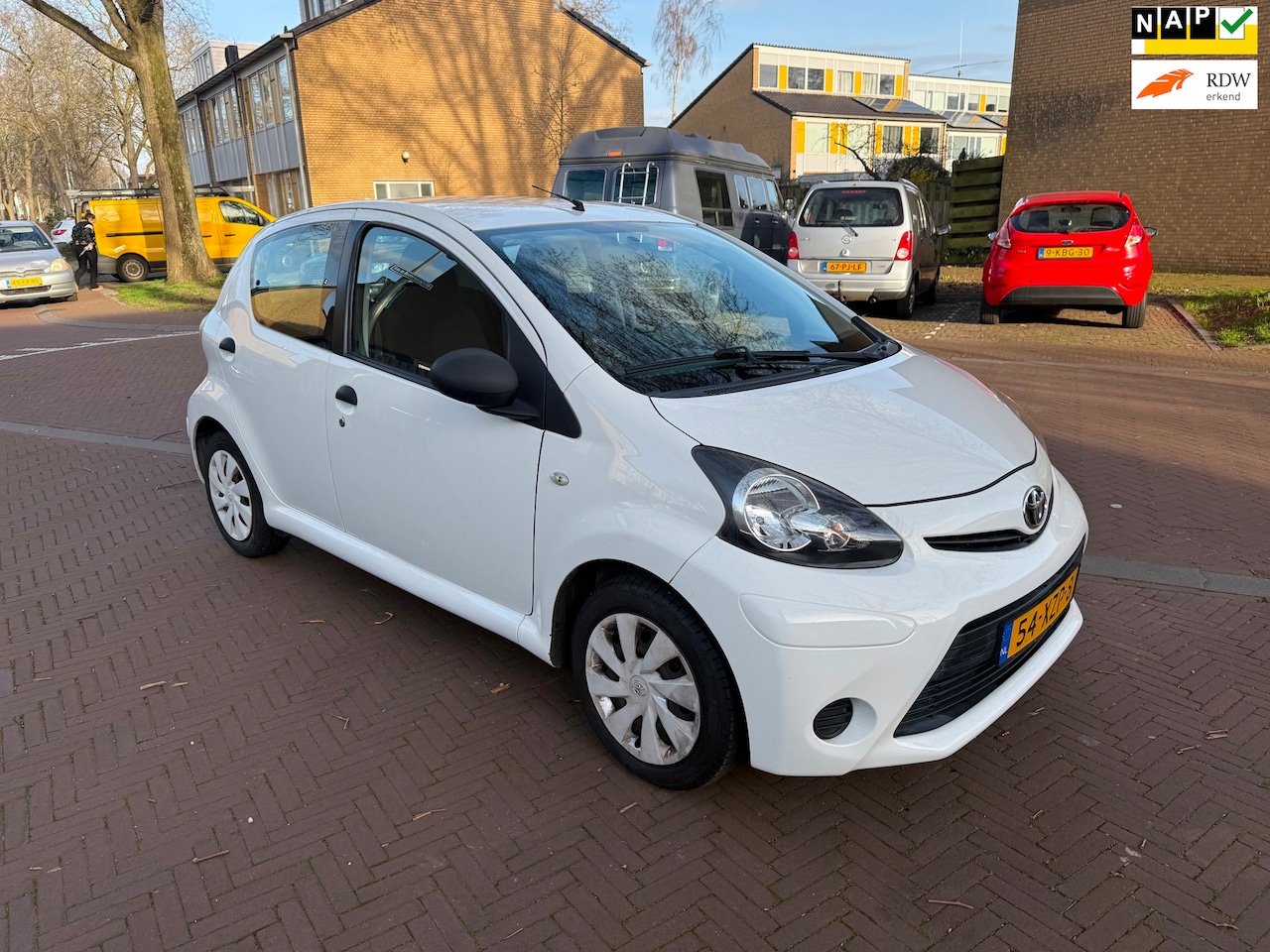Toyota Aygo - Airco / Bouwjaar 2012 / 5 deurs / Mooie en frisse auto - AutoWereld.nl