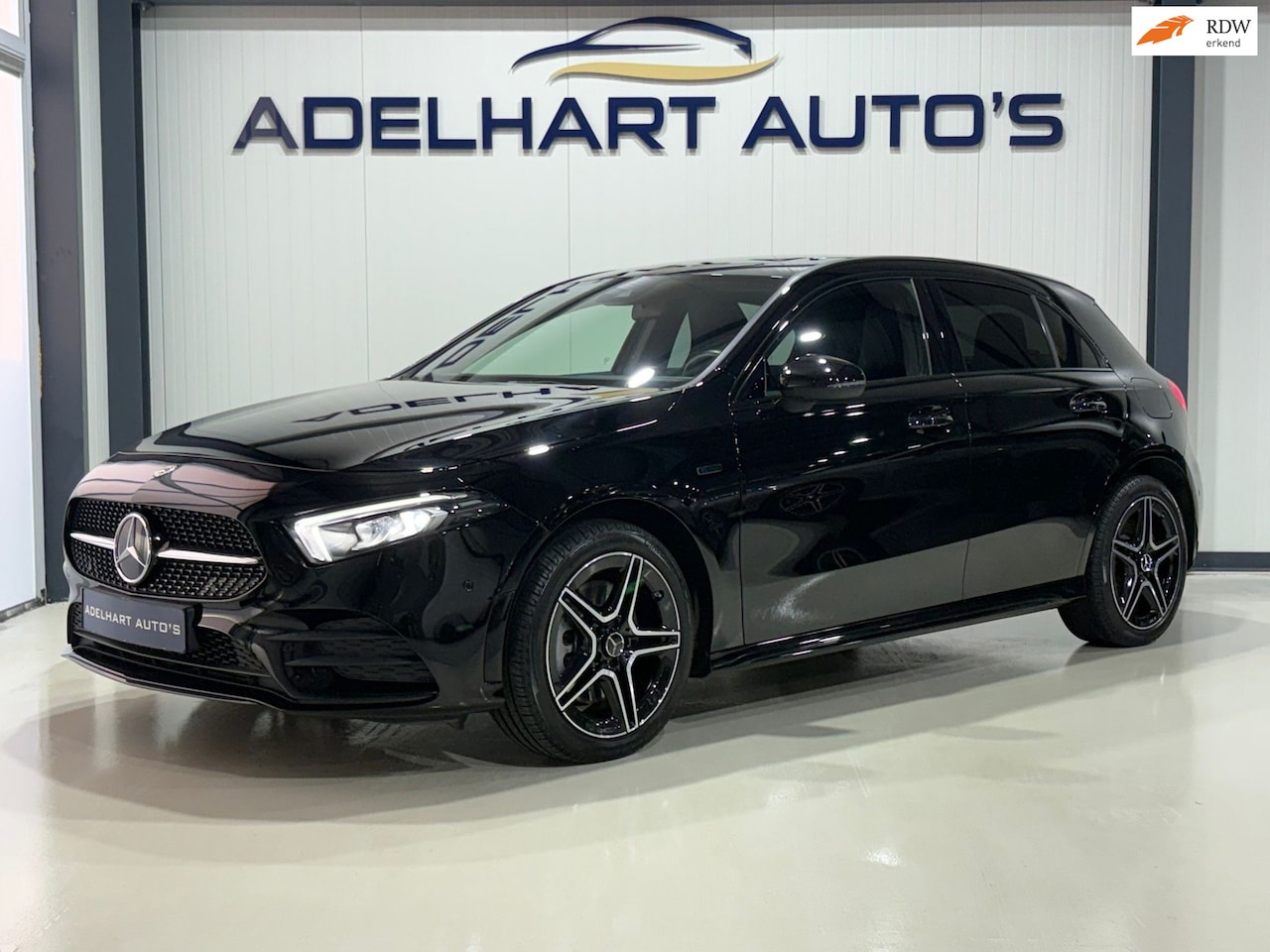 Mercedes-Benz A-klasse - 250 e Business AMG Automaat / Navigatie full map / Camera / Lederen interieur / Cruise con - AutoWereld.nl