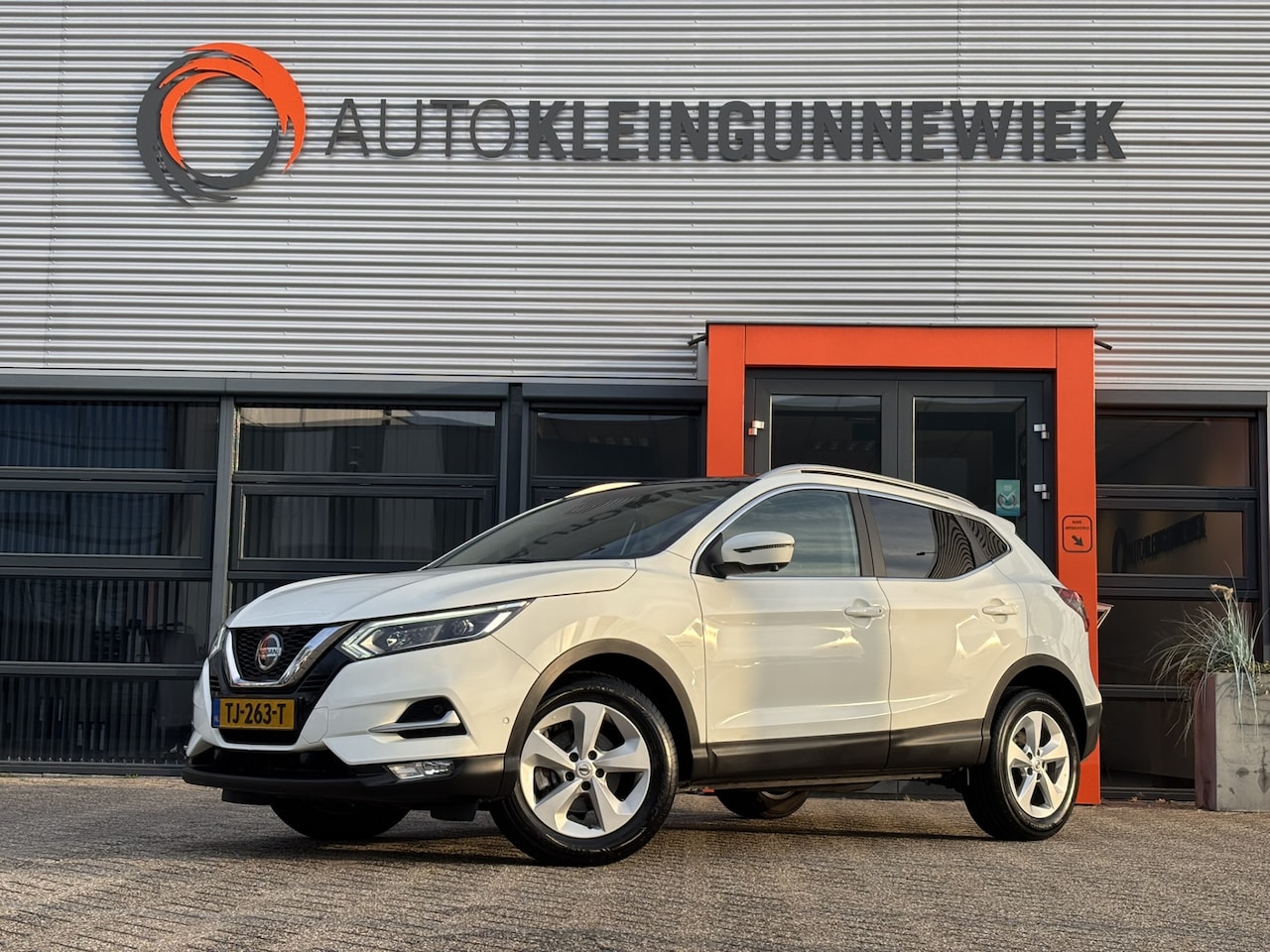 Nissan Qashqai - 1.2 Business Edition / 360 Camera / Stoelverwarming & Voorruitverwarming / Trekhaak / - AutoWereld.nl