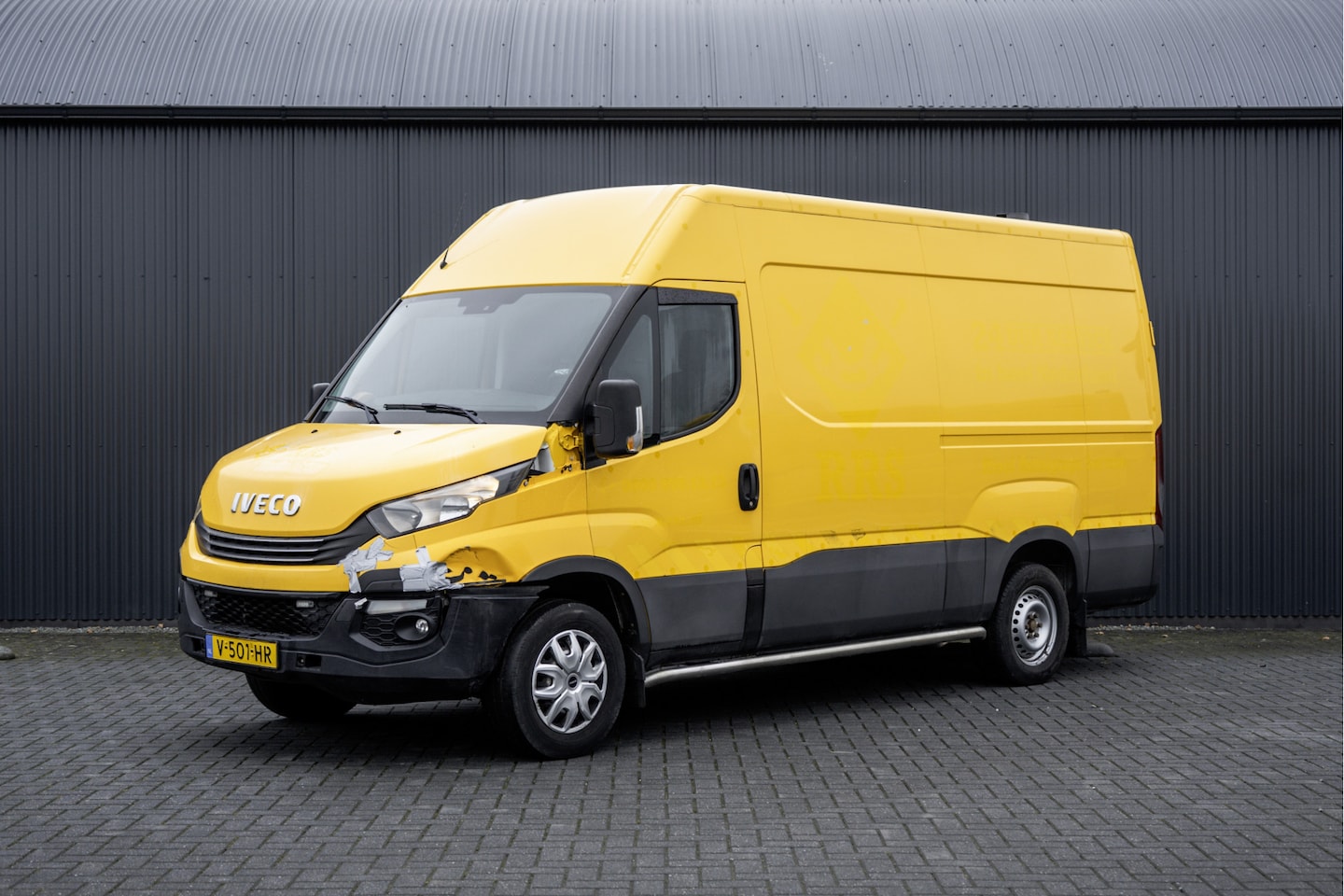 Iveco Daily - 35S16V 2.3 352 L2H2 Aut. | Motor Probleem | 155PK | Trekhaak | Airco - AutoWereld.nl