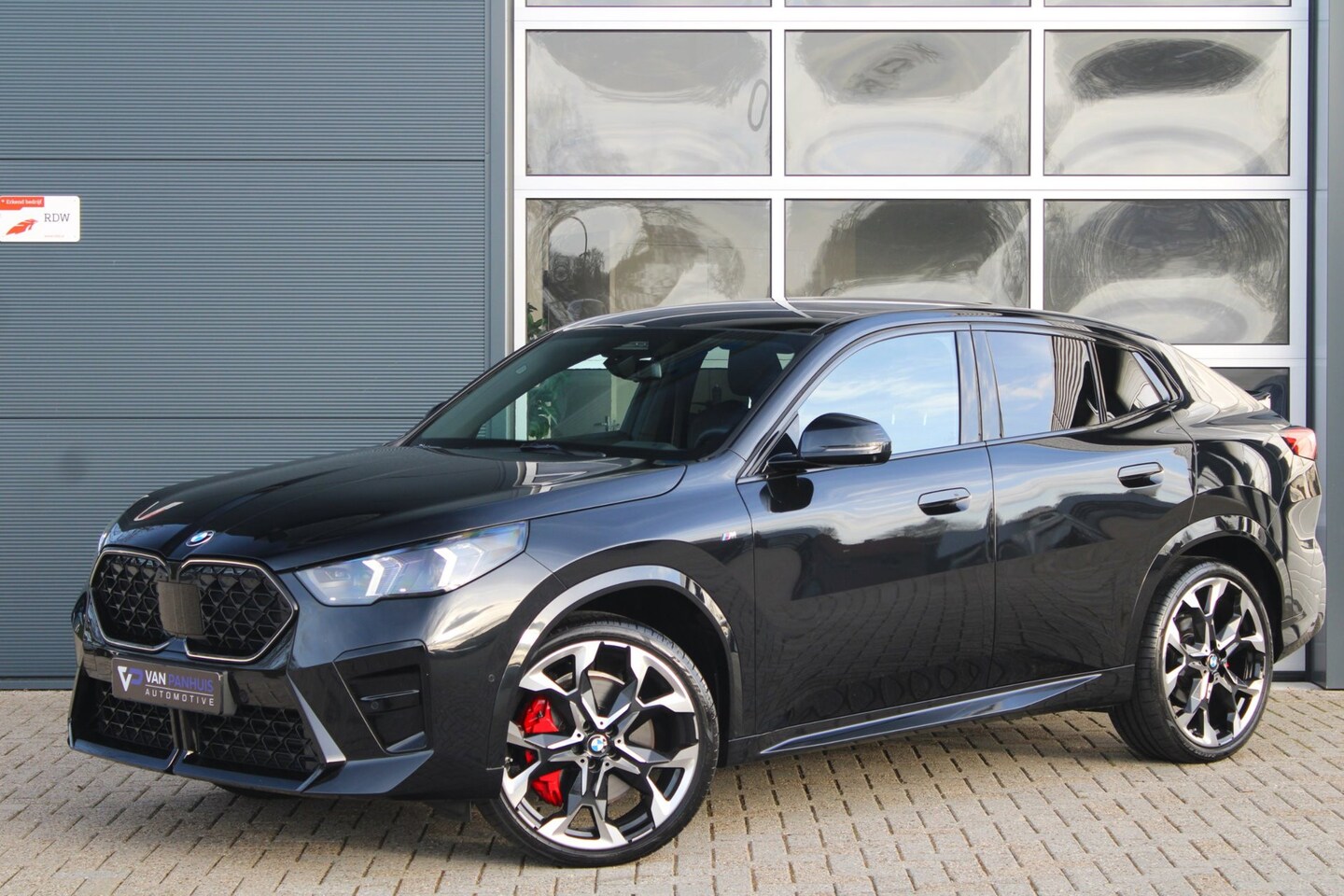 BMW X2 - SDrive20i M-Sport Pro | Pano | HK | HUD | Memory | 21'' | Iconic Glow - AutoWereld.nl