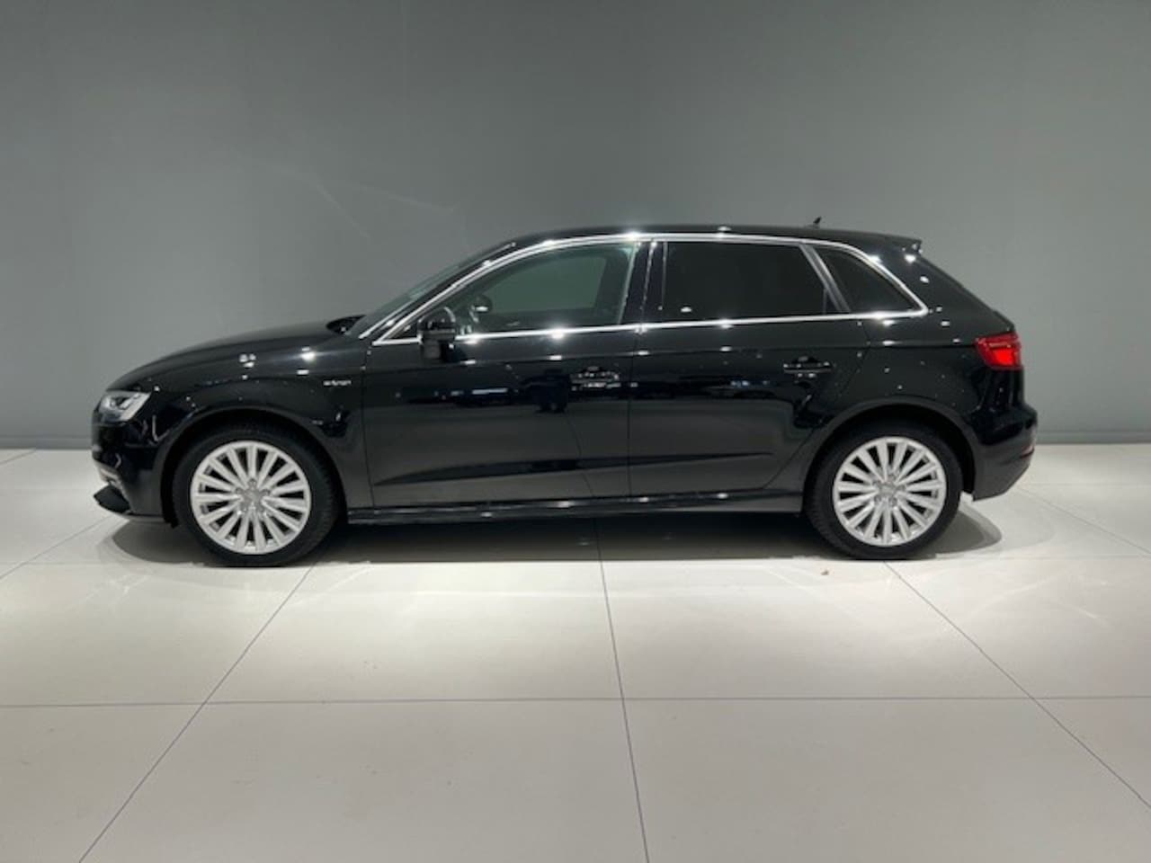 Audi A3 Sportback - 1.4 TFSI 204pk e-tron S tronic Lease Edition PDC Camera LMV - AutoWereld.nl