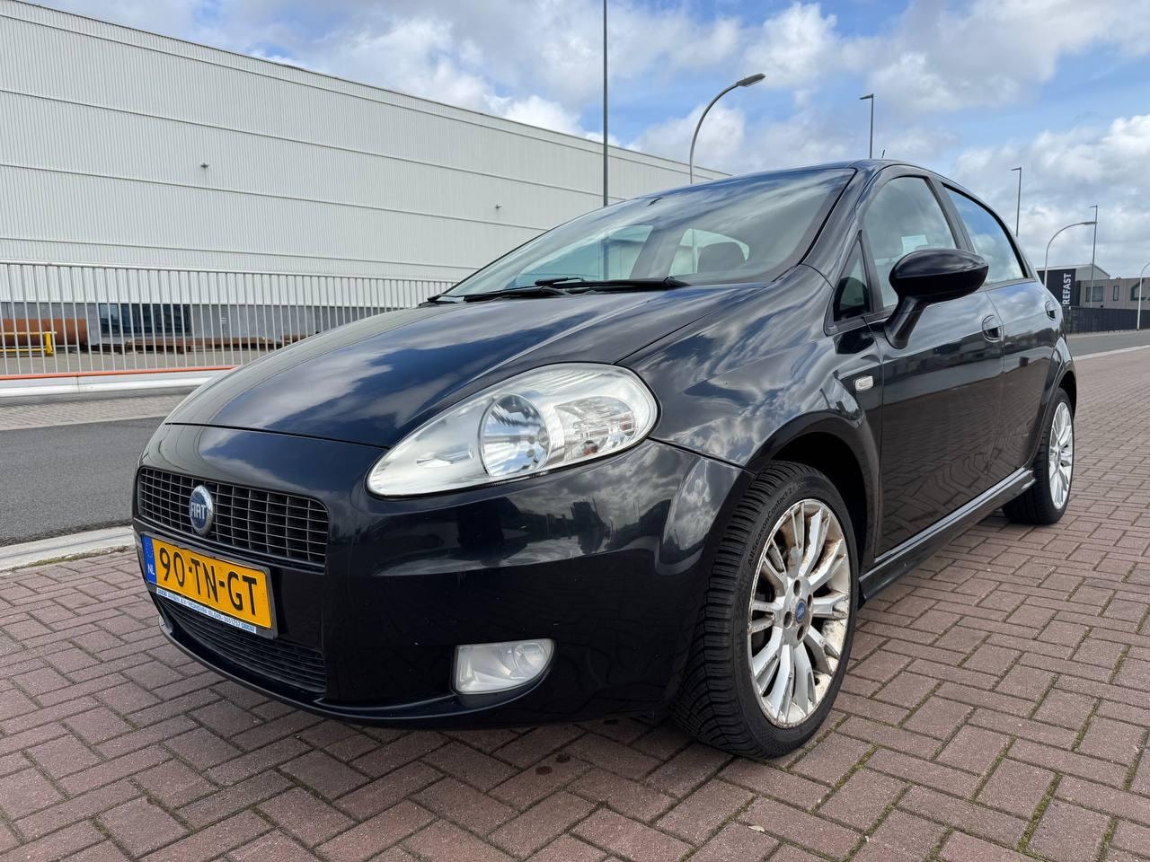 Fiat Grande Punto - 1.4 Edizione /Airco/St.bkr/5 drs/Ruime APK - AutoWereld.nl