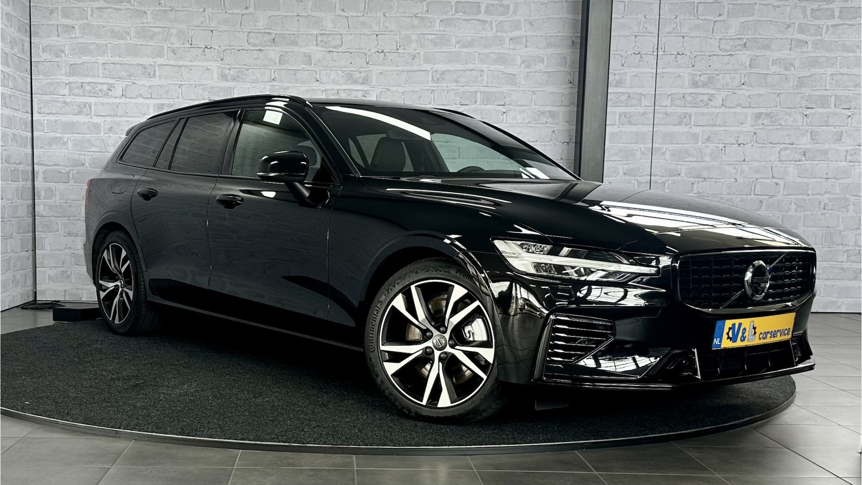 Volvo V60 - 2.0 T8 Recharge AWD R-Design / Masage / Stoelver/koeling / Pano / Carplay - AutoWereld.nl