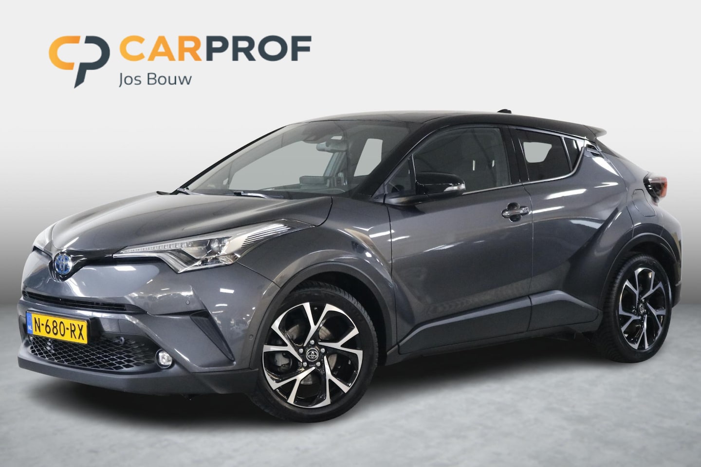 Toyota C-HR - 1.8 Hybrid Executive Ultimate All-Seasons | Climate | Cruise | Camera | LED | Trekhaak. - AutoWereld.nl