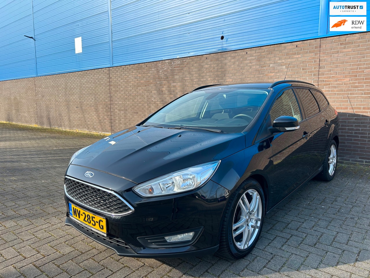 Ford Focus Wagon - 1.0 Titanium Edition | Stoel- en stuurverwarming | Afneembare Trekhaak | 17” LM Velgen | P - AutoWereld.nl