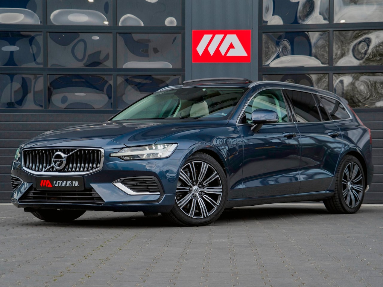Volvo V60 - 2.0 T8 Twin Engine AWD Inscription Bower&Wilkins|Pano|Head-Up|Stoelverwarming|Crystal - AutoWereld.nl