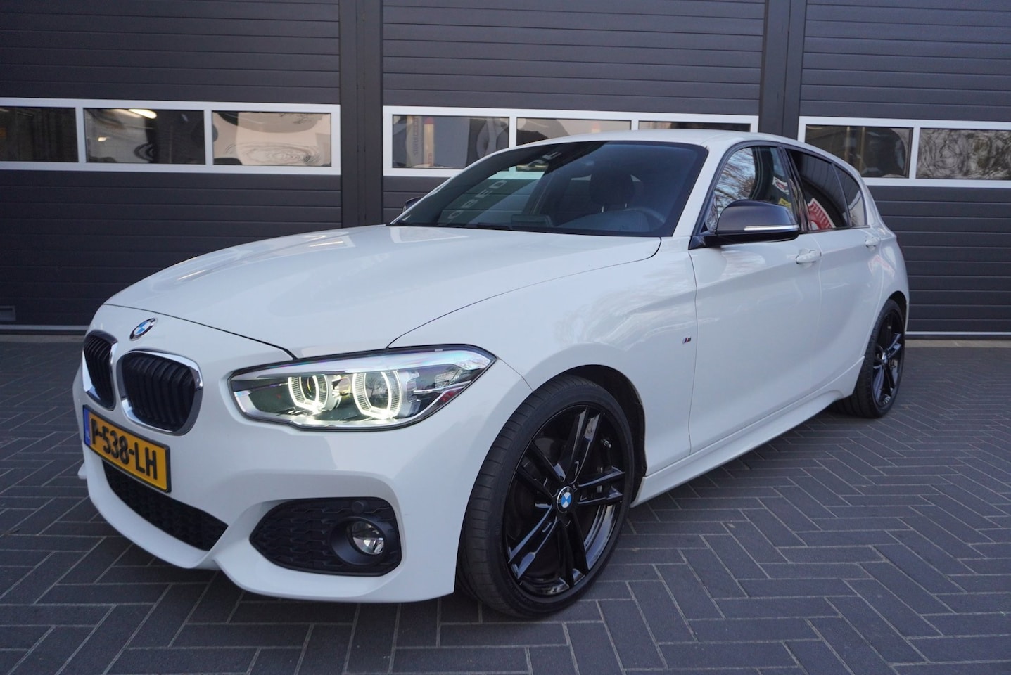 BMW 1-serie - 118i Executive M-sport Aut/Airco/Navi/Cruise - AutoWereld.nl